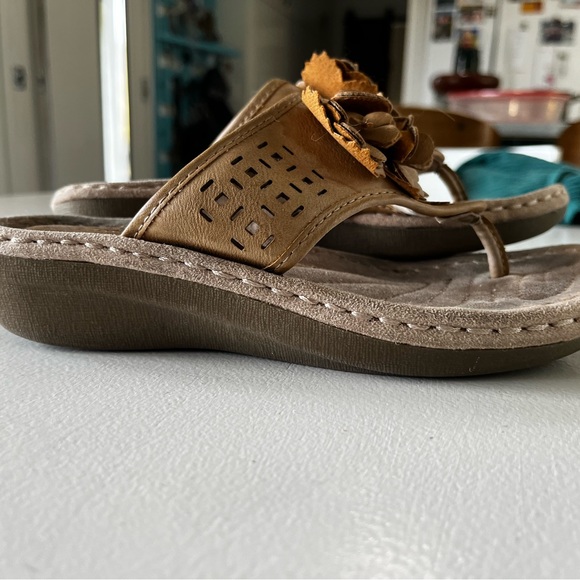 Sandals - Picture 2 of 3
